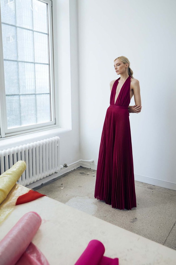 Sukienki Halston + Netflix