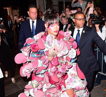 Rihanna - Met Gala 2017, suknia Comme des Garçons
