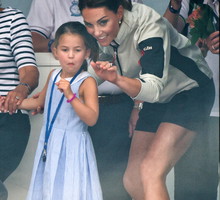 Księżniczka Charlotte i Kate Middleton na regatach King’s Cup 2019.