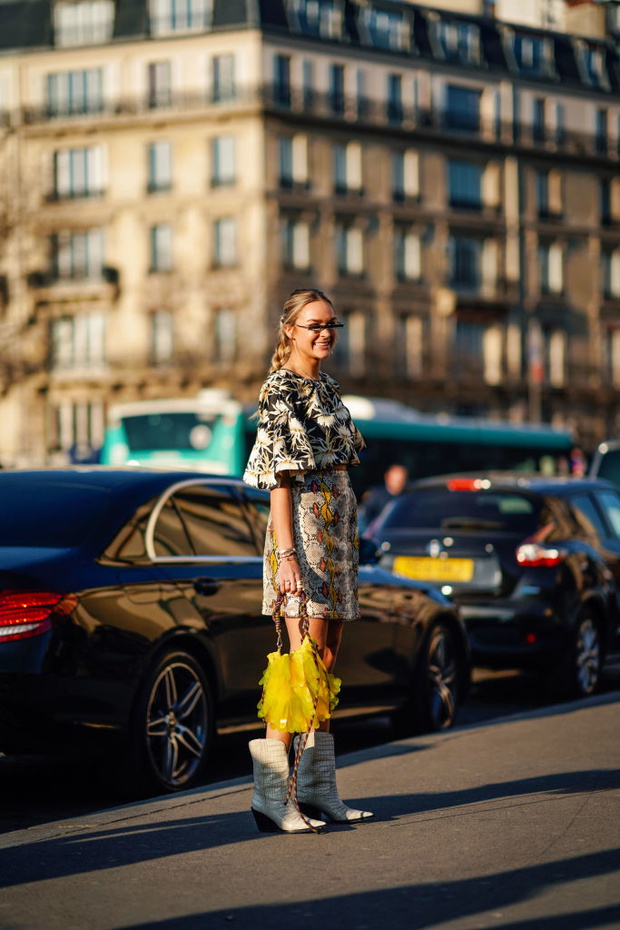 Street Style - Paris Fashion Week Womenswear Fall/Winter 2019/2020 : Day Three
