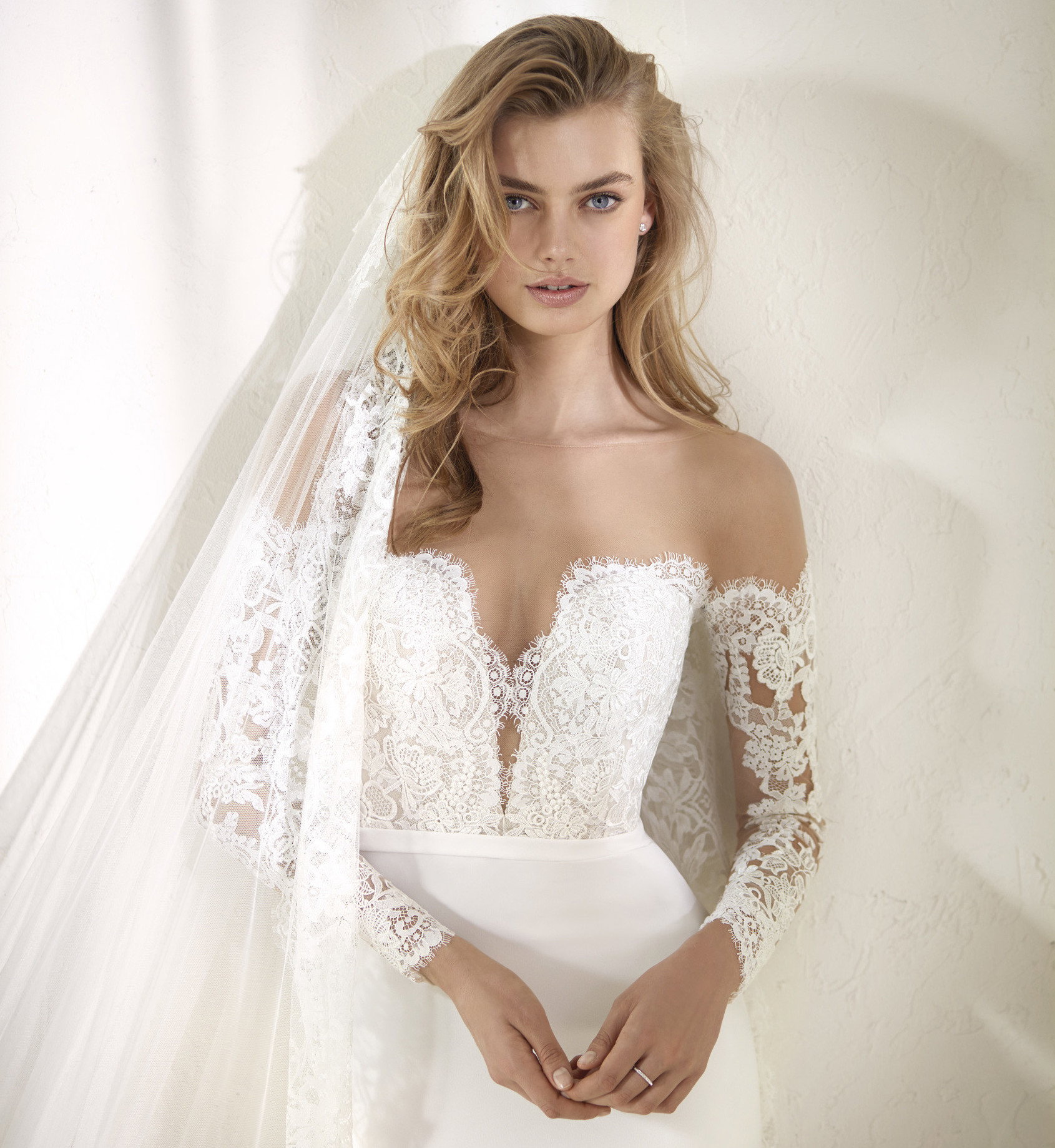 Suknia ślubna Pronovias model Dracma