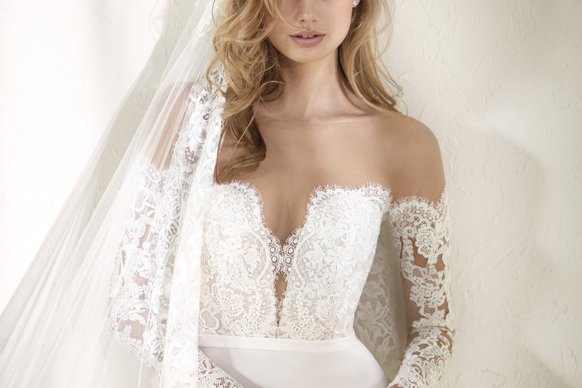 Suknia ślubna Pronovias model Dracma