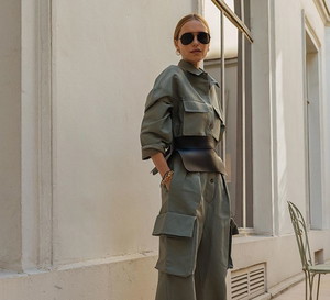 Pernille Teisbaek w roboczym kombinezonie