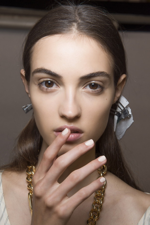 Manicure na wiosnę 2017, Mulberry