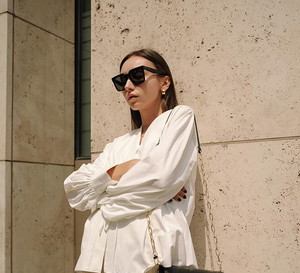 @beatrice.gutu w białej koszuli oversize