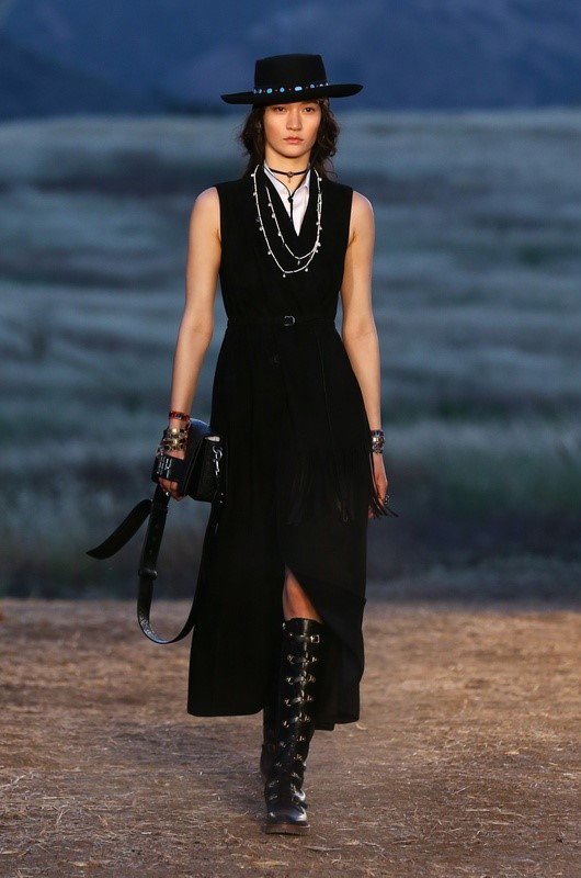 Dior Restort 2018 - czarna sukienka