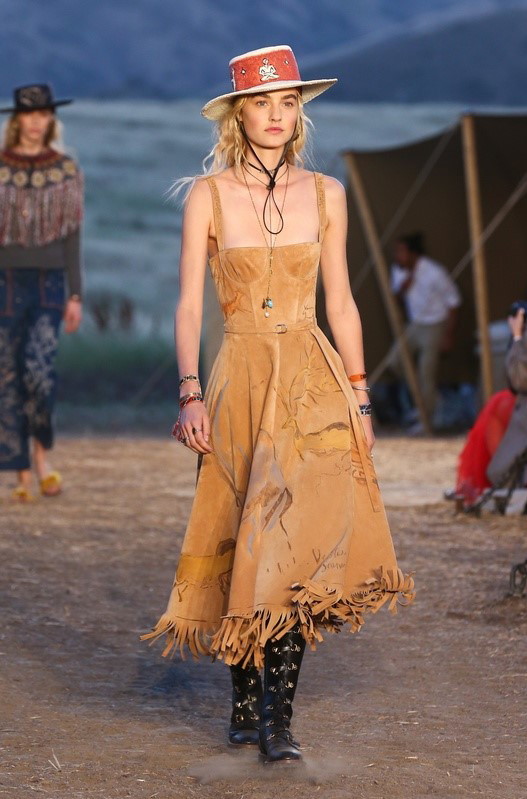 Dior Restort 2018 - zamszowa sukienka