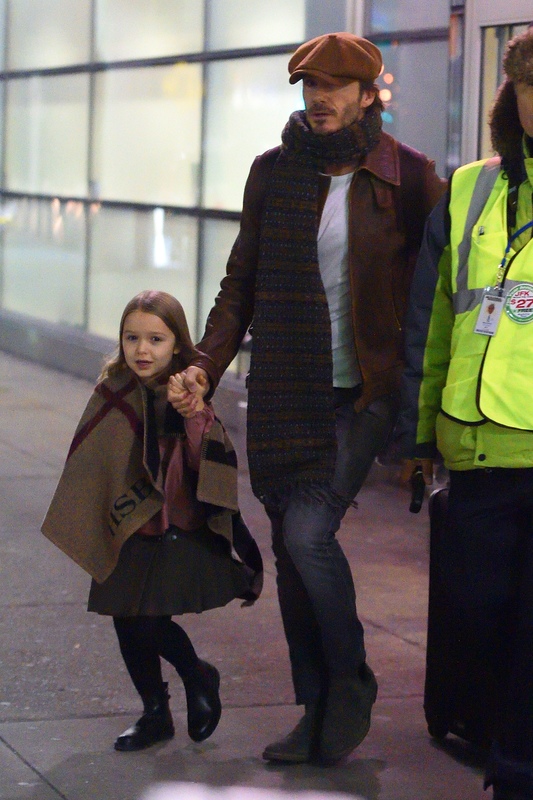 Harper Beckham w szalu ze swoimi inicja?ami