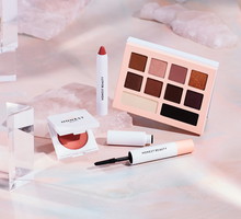Kosmetyki Honest Beauty, czyli produkty sygnowane przez Jessikę Albę.