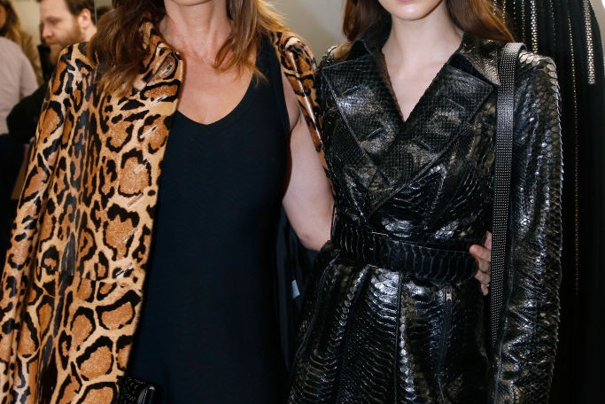 Kaia Gerber świętowała swoje urodziny w stylizacji rodem z lat 90. Wyglądała jak jej słynna mama!