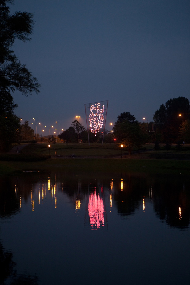 maurycy-gomulicki-neon-s-wiatlotrysk-warszawa-2019-rok-e74f067