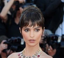 Fryzury gwiazd, grzywka, Emily Ratajkowski