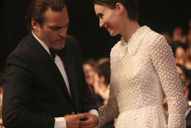 Joaquin Phoenix i Rooney Mara na gali zamknięcia Festiwalu Filmowego w Cannes, 2017 rok