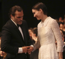 Joaquin Phoenix i Rooney Mara na gali zamknięcia Festiwalu Filmowego w Cannes, 2017 rok