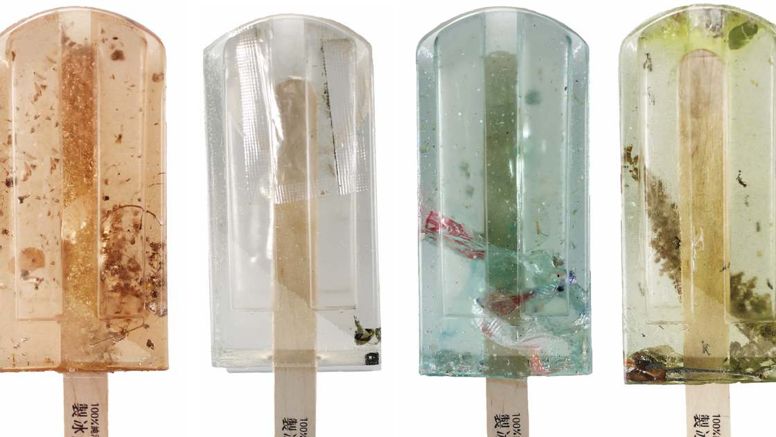 "Polluted Water Popcycles" - lody z zanieczyszczonej wody i odpadów