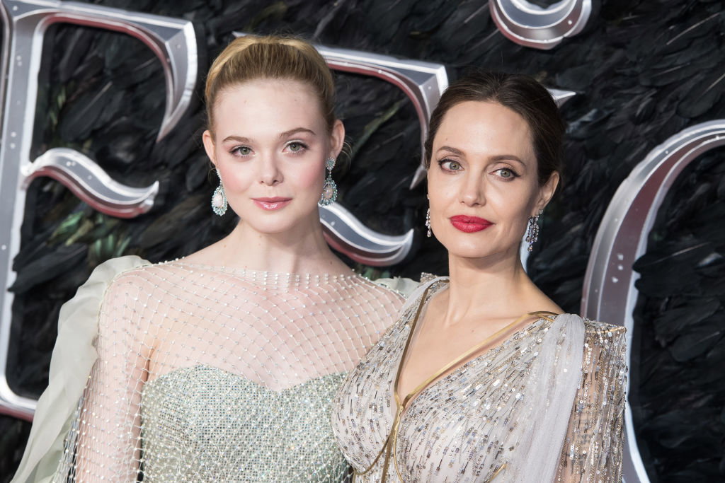 Angelina Jolie i Elle Fanning w najpiękniejszych sukniach tego sezonu. Gwiazdy zachwyciły wszystkich na premierze filmu "Czarownica 2". Obie wyglądały jak baśniowe księżniczki!