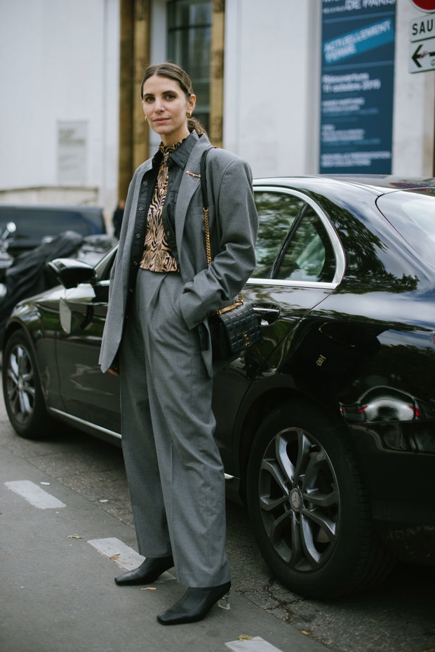 Street Style : Paris Fashion Week - Womenswear Spring Summer 2020 : Day Six