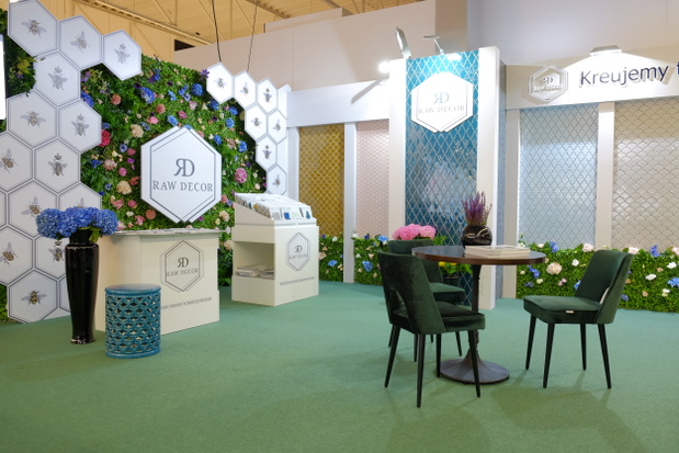 stand-raw-decor-993c2cc