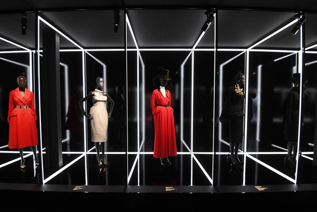Otwarcie wystawy kreacji Diora w Pary?u
