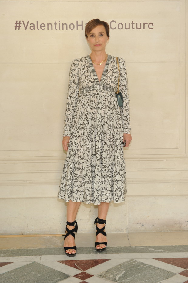 Kristin Scott Thomas na pokazie Valentino haute couture jesień-zima 2017/2018