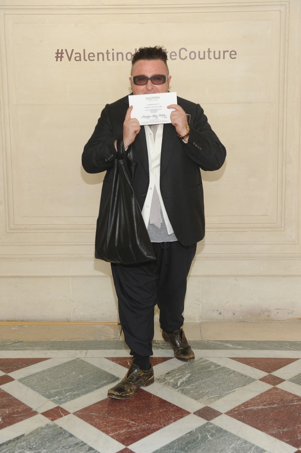 Alber Elbaz na pokazie Valentino haute couture jesień-zima 2017/2018
