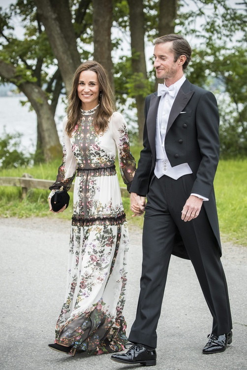Pippa Middleton w sukni Erdem na ślubie Jonsa Bartholdsona i Anny Ridderstad w Szwecji, 2017 rok
