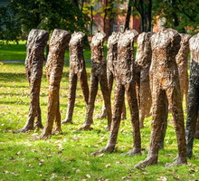 Instalacja Magdaleny Abakanowicz na aukcji
