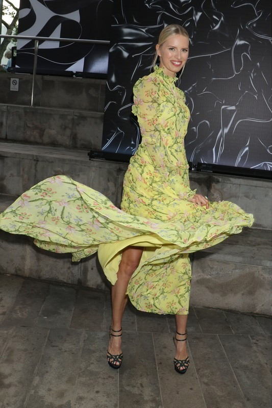 Karolina Kurkova w sukni Erdem na gali Fragrance Foundation Awards, 2016 rok