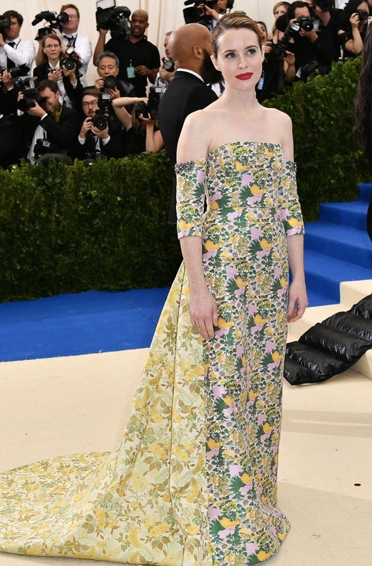 Claire Foy w sukni Erdem na Met Gala 2017
