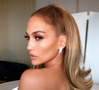Modne fryzury 2019: retro hair flip