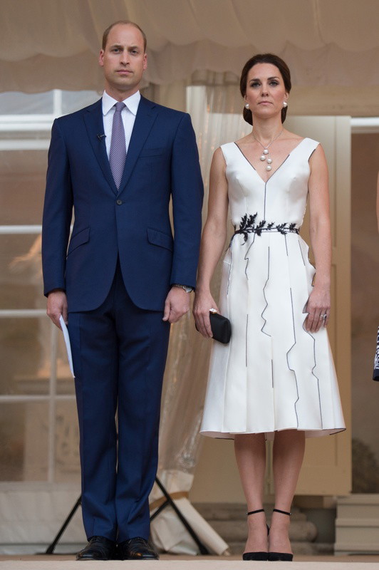 Książę William i księżna Kate celebrują urodziny królowej Elżbiety II podczas garden party, które zorganizowano w Łazienkach Królewskich, 17