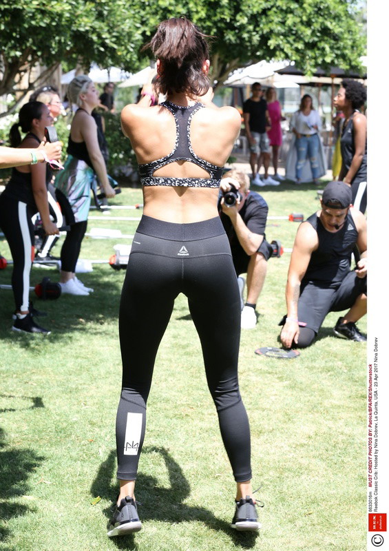 Nina Dobrev inspiruje sportowym stylem życia