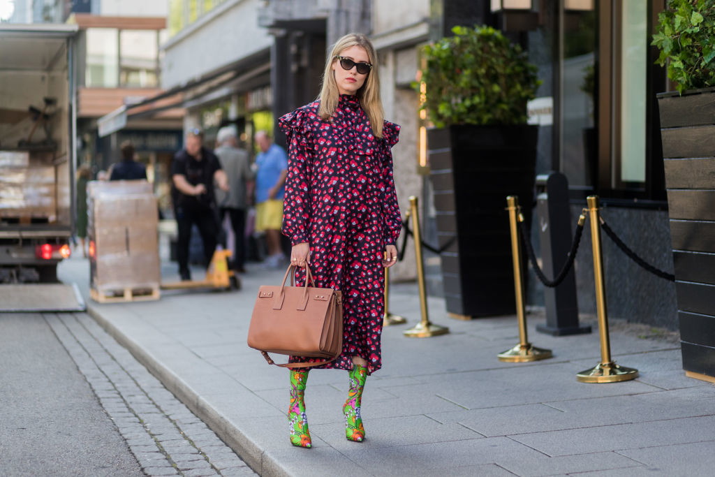Sukienki midi - street fashion