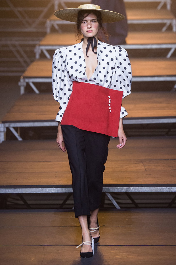 Jacquemus : Runway - Paris Fashion Week Womenswear Spring/Summer 2017