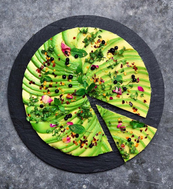 Avocado toast pizza - zdrowy fast food