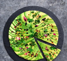 Avocado toast pizza - zdrowy fast food