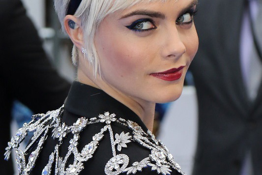 Cara Delevingne śpiewa! Zobacz teledysk "I Feel Everything"