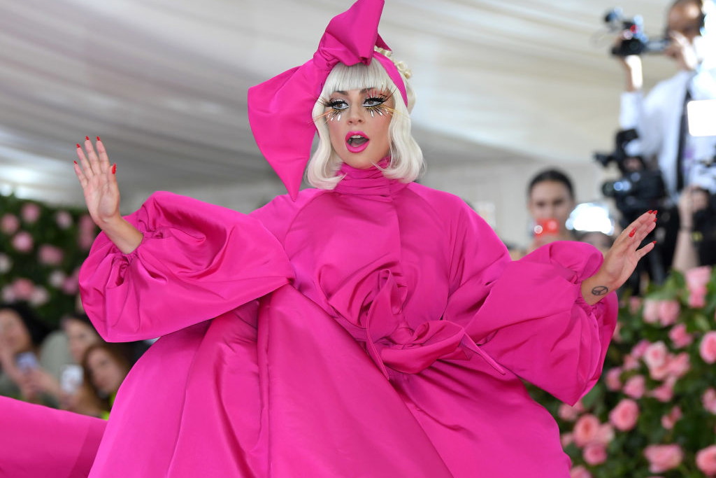 Lady Gaga skomentowała swój domniemany związek z Bradleyem Cooperem. "Chciałam, aby ludzie uwierzyli, że jesteśmy zakochani"