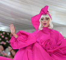 Lady Gaga skomentowała swój domniemany związek z Bradleyem Cooperem. "Chciałam, aby ludzie uwierzyli, że jesteśmy zakochani"