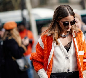 Olivia Palermo w modnym swetrze na jesień 2019