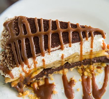 Ciasto banoffee z karmelem daktylowym (bez pieczenia!), fot. Fotolia