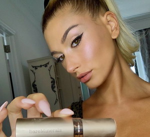 bareMinerals, Complexion Rescue Foundation Stick, 165 zł