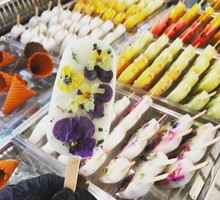 Lody z jadalnymi kwiatami - trendy kulinarne