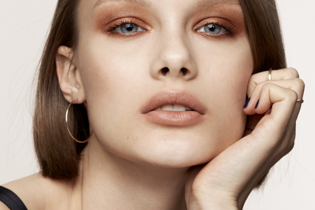 Szminka nude, beżowe cienie H&M