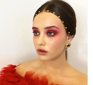 Selena Gomez, Dua Lipa i Katherine Langford - zobacz które gwiazdy zachwyciły makijażem na gali American Music Awards 2019