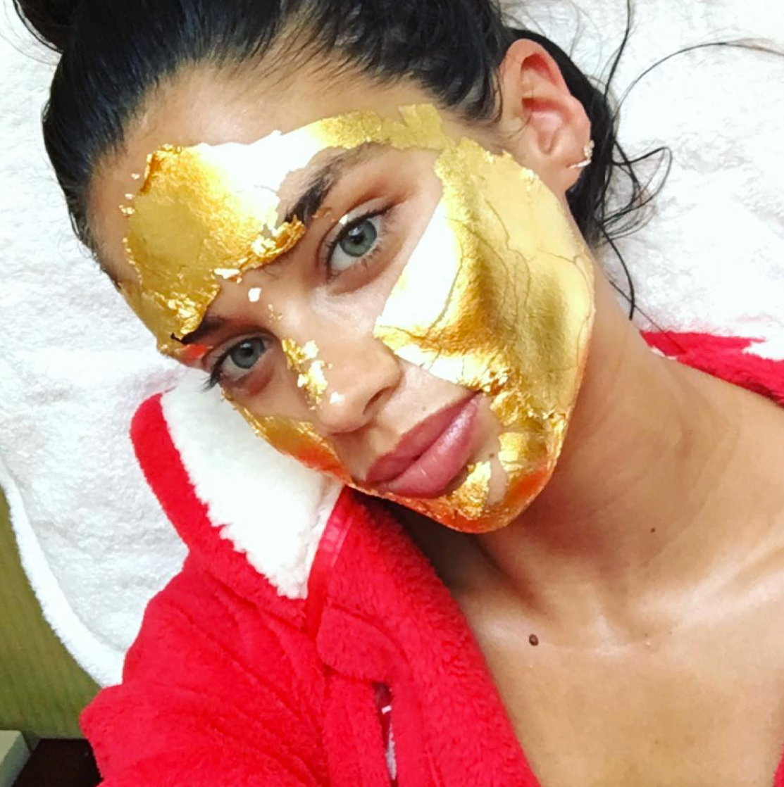 Kosmetyki do bagażu podręcznego, fot. @sarasampaio