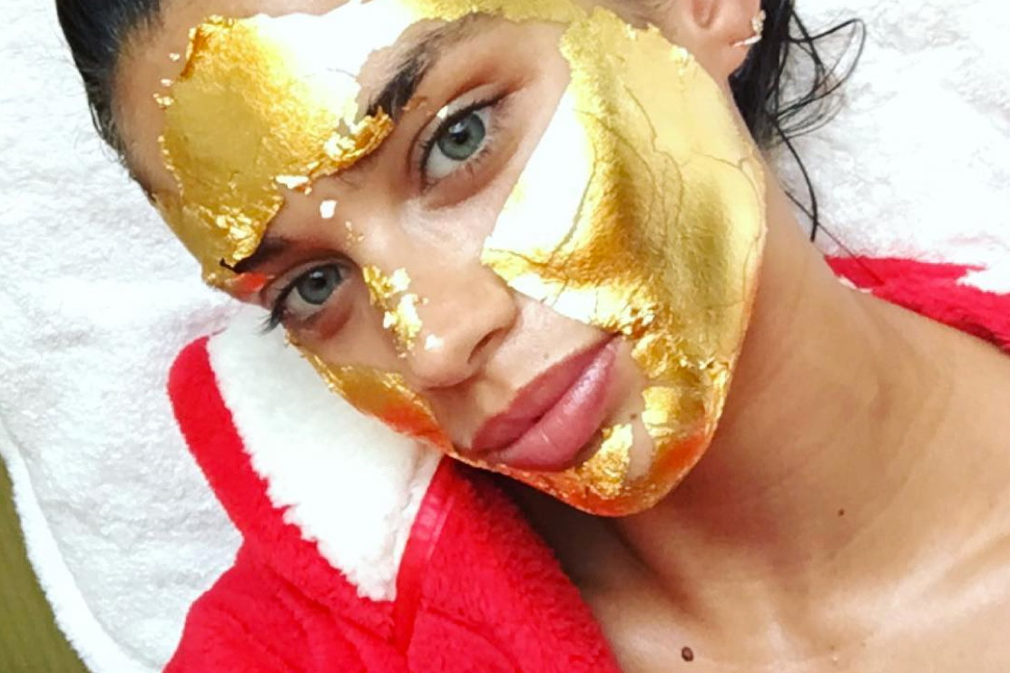 Kosmetyki do bagażu podręcznego, fot. @sarasampaio
