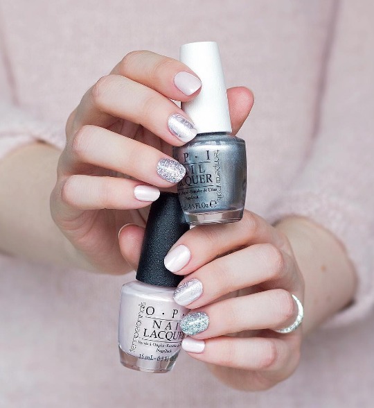 Brokatowy manicure na ślub