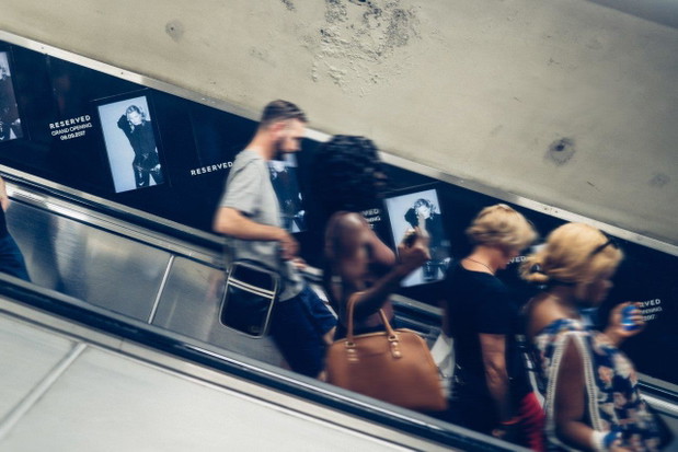 Plakaty z Kate Moss dla Reserved na ulicach Londynu