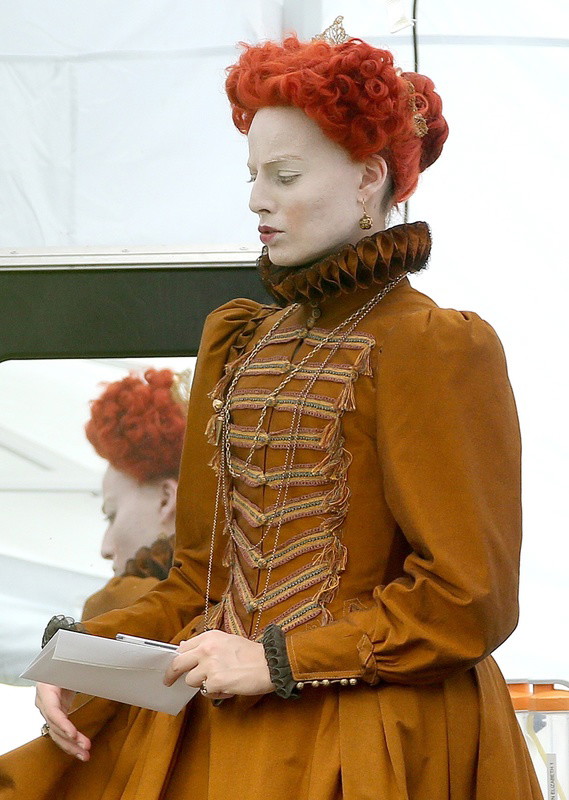 Margot Robbie na planie filmu Mary Queen of Scots